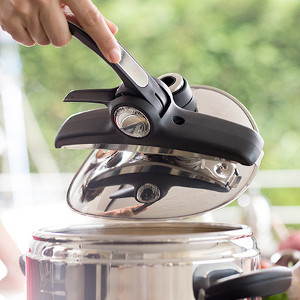 Image d'un autocuiseur à trou d'homme